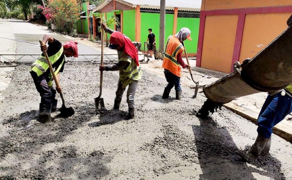 Pavimentan vías de sector Chamelecón