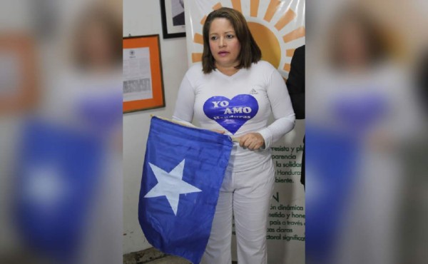 Eva Fernández dice que su corazón es azul, pero apoya la alianza