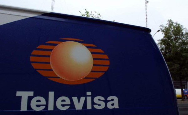 Dejan dos cabezas humanas frente a Televisa