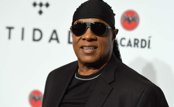 Stevie Wonder anuncia que recibirá trasplante de riñón