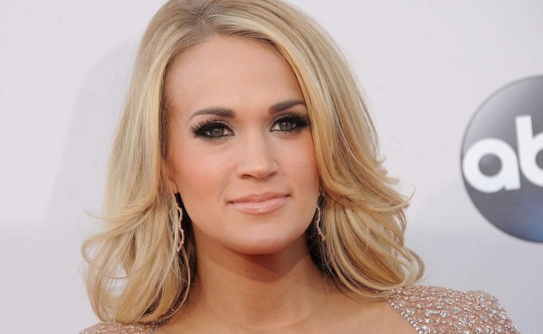 Carrie Underwood advierte que su aspecto cambió tras accidente