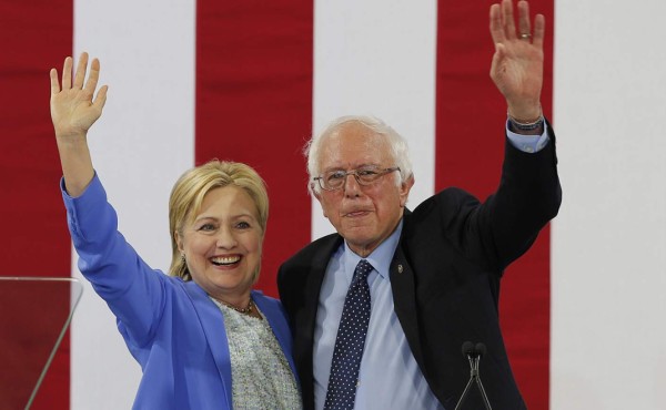 Bernie Sanders oficializa su apoyo a Hillary Clinton