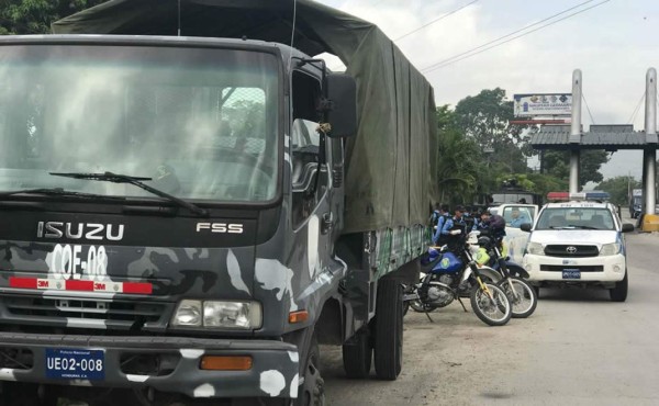 Policías antimotines resguardan las principales salidas de Honduras