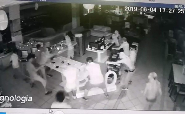 Video muestra cómo saquearon vándalos tienda en San Pedro Sula  