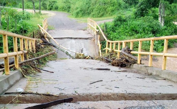 Las lluvias cortan los caminos en el occidente de Honduras