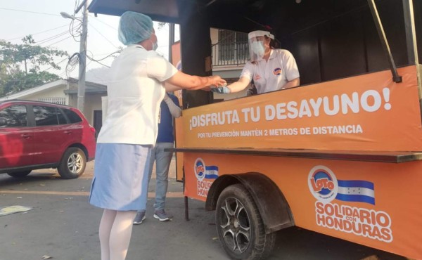 Loto entrega cientos de desayunos a personal médico de Hospital San Felipe
