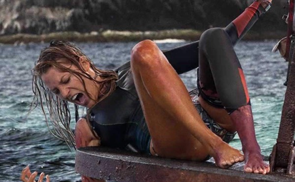 Lo apuñalan mientras ve la película ‘The Shallows’ en el cine