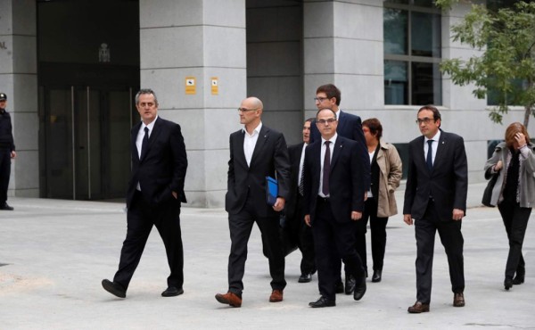 Envían a prisión al exvicepresidente catalán y 7 exconsejeros