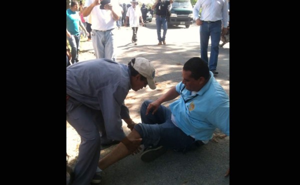 Con bombas lacrimógenas desalojan toma en El Progreso