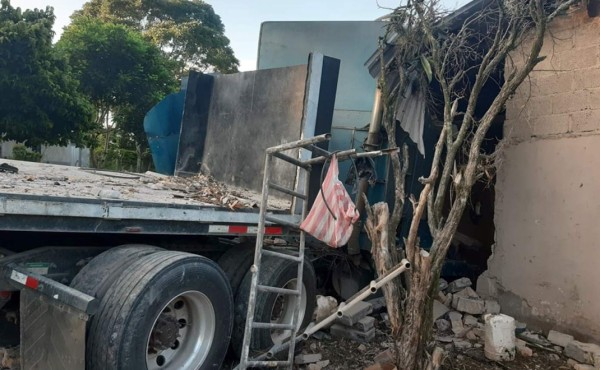 Conductor de rastra muere tras accidente en Copán