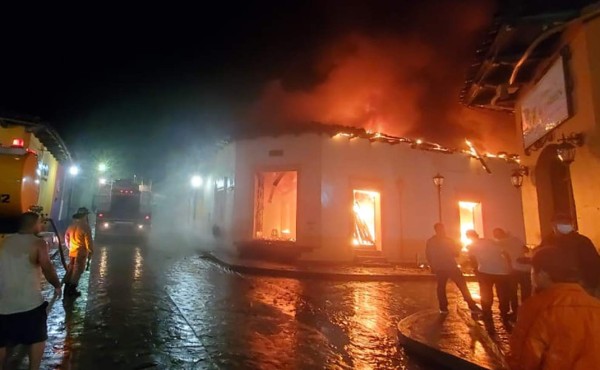 Voraz incendio destruye el principal mercado de Gracias, Lempira