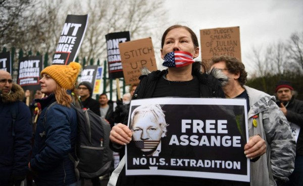 Justicia británica examina la solicitud de extradición de Assange a EEUU