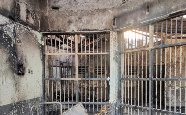 Incendio en una prisión indonesia provoca 44 muertos, según nuevo balance