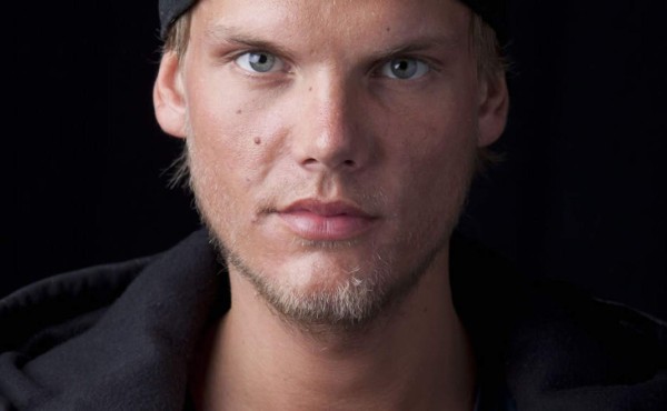 Campanas de iglesia resuenan en honor a Avicii