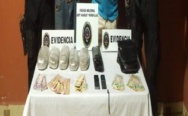 Detienen a dos sospechosos de traficar con drogas en Choluteca