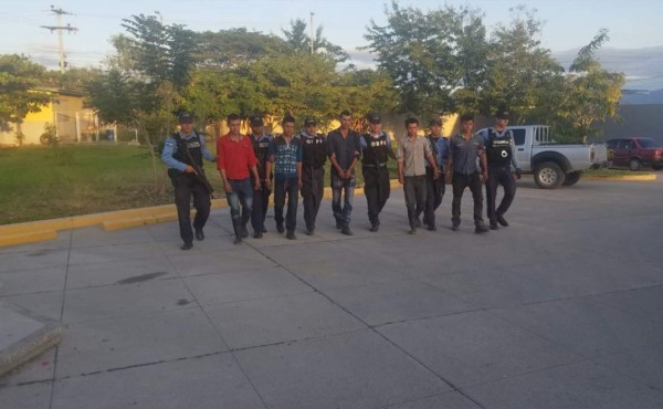 Caen los hermanos Castillo con presunta droga y un arma en Comayagua