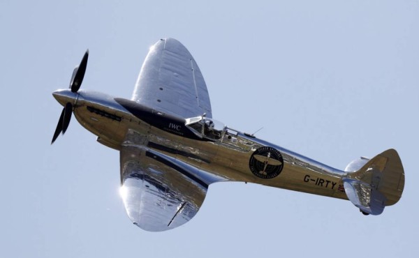 Avión de la II Guerra Mundial regresa a Reino Unido tras vuelta al mundo