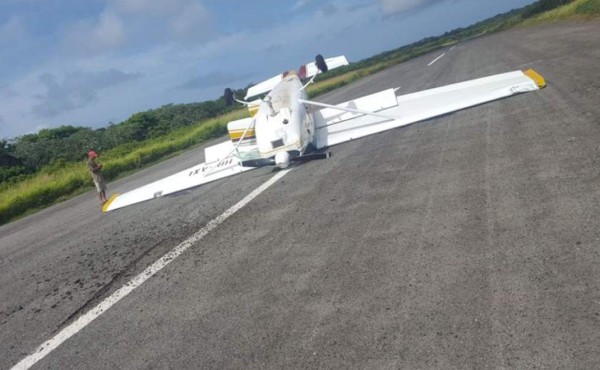 Se accidenta avioneta en una pista de aterrizaje en Utila