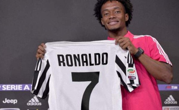 Colombiano Cuadrado cede sin 'problema' la camiseta 7 a Ronaldo en la Juve