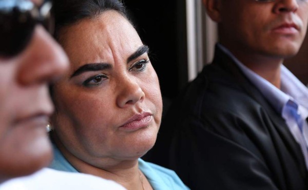 Juramentan a experto que investigará caso de exprimera dama Rosa Elena de Lobo