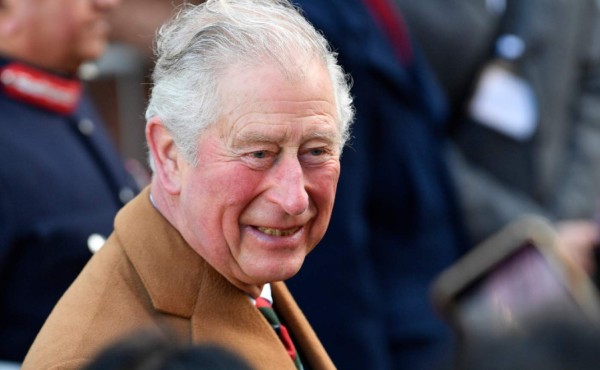 El príncipe Carlos admite que tuvo 'suerte' con el coronavirus  