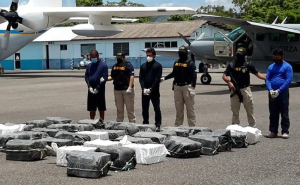 Envían a prisión a tres hondureños detenidos con 901 kilos de cocaína