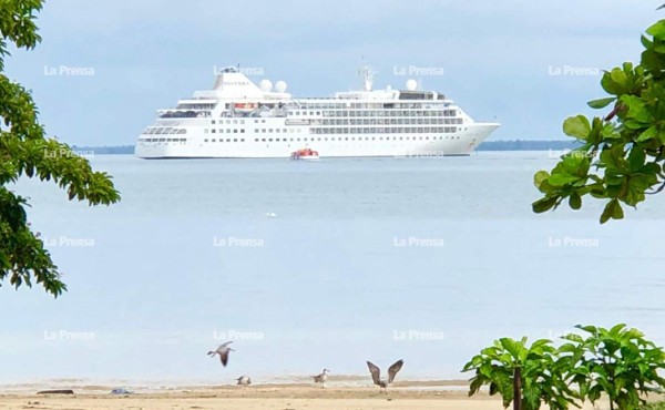 Más de 200 turistas llegan a Trujillo en el imponente crucero Silver Wind