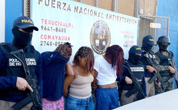 Capturan a tres supuestas extorsionadoras en Tegucigalpa