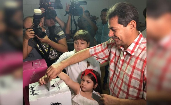 Precandidatos liberales a alcalde votan en San Pedro Sula