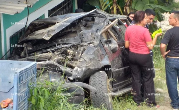 Una joven muerta y tres heridos deja accidente de camioneta en Choloma