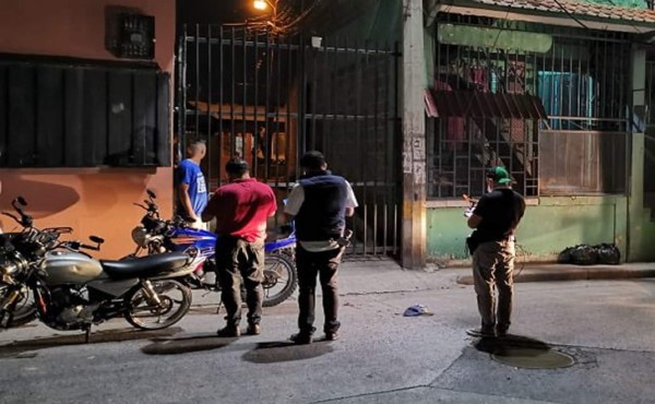 Asesinan a cuatro hombres mientras conversaban en Tegucigalpa