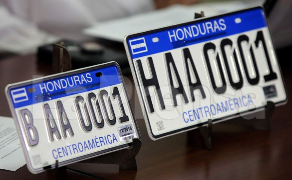 IP presenta nueva placa vehicular que costará L500