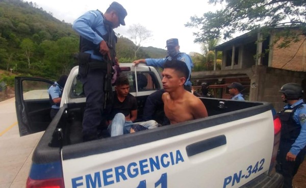 Supuestos asaltantes son capturados con armas y dinero en Santa Bárbara