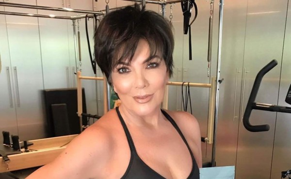 Kris Jenner sorprende posando en bikini a sus 61 años  