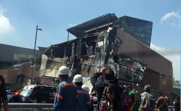 VIDEO: Se derrumba lujoso centro comercial en México