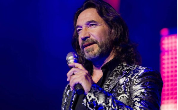 Marco Antonio Solís aclara que no es Aquaman