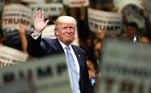 El apoyo hispano elude a Donald Trump