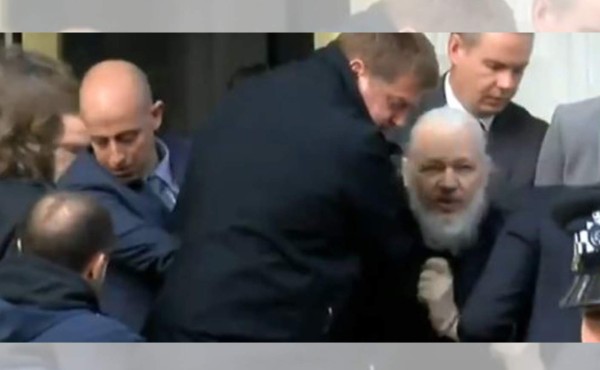 Julian Assange, fundador de WikiLeaks, es detenido en Londres