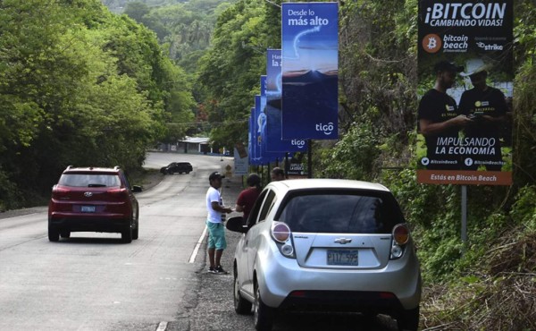 Comunidad playera se convierte en epicentro del bitcóin en El Salvador  