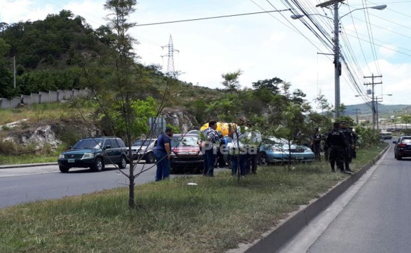 En persecución detienen supuestos delincuentes tras intentar robar un carro