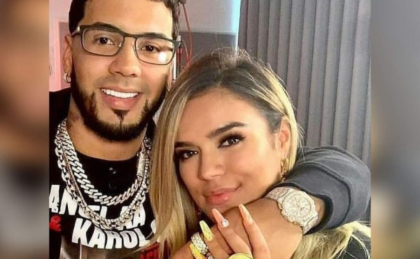 Karol G presume como 'novia orgullosa' triunfo de Anuel AA en Premios Lo Nuestro 2019