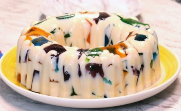 Gelatina mosaico con queso crema  