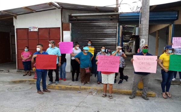 '¡Queremos el mercado!': gritan al unísono locatarios de Guamilito durante protesta