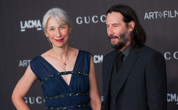 Novia de Keanu Reeves, Alexandra Grant, contesta a los que critican sus canas