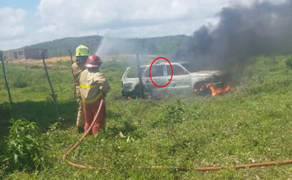 Video: Persona muere calcinada dentro de vehículo en Olancho  