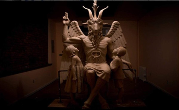 EUA: Develan controversial estatua de Satanás en Detroit