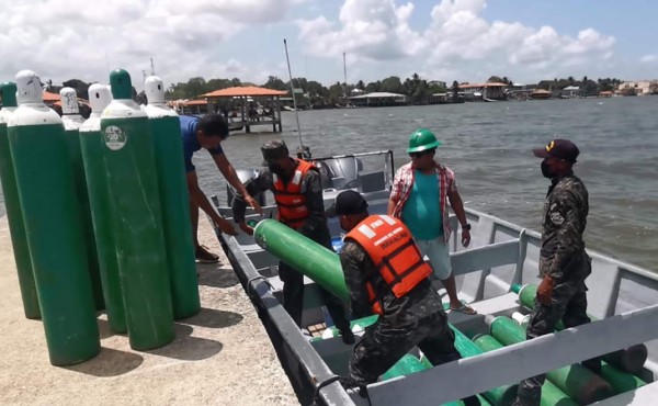 Fuerza Naval traslada equipo médico contra el covid-19 al Hospital Puerto Lempira