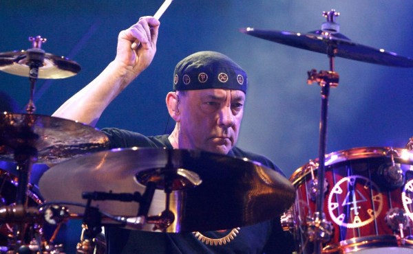 Neil Peart, el baterista de la banda canadiense Rush, muere a los 67 años