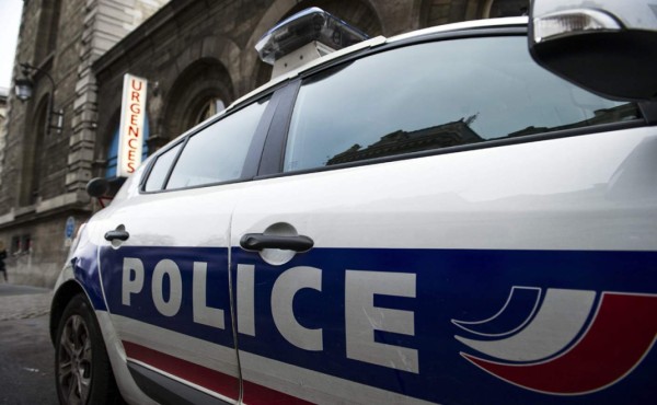 Carro se mete a pizzería, mata a una niña y deja 7 heridos en París