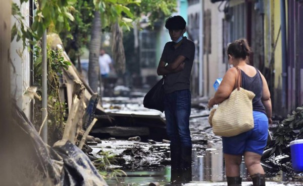 Pandemia de covid-19 sigue en alza en una Honduras destrozada por Iota y Eta